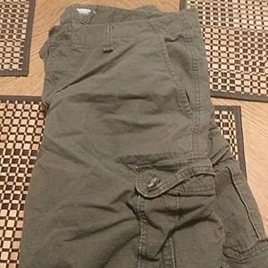 Old Navy Mens ripstop cargo shorts, green, size 38